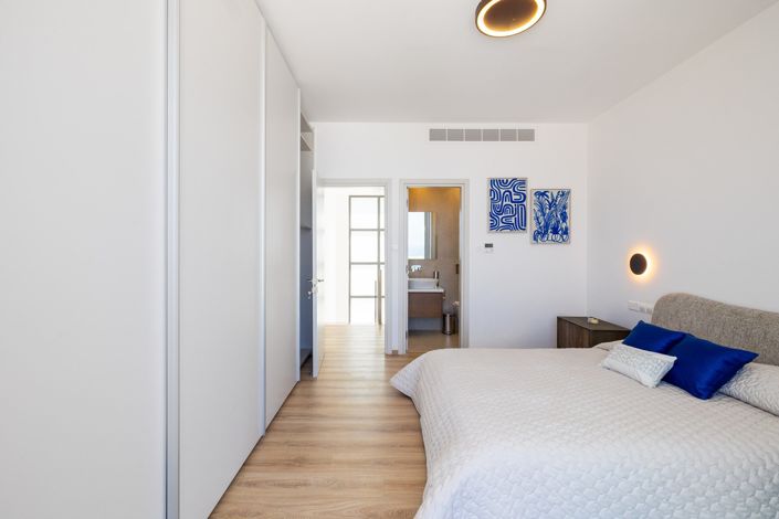 Image No.15-3 Bed House for sale