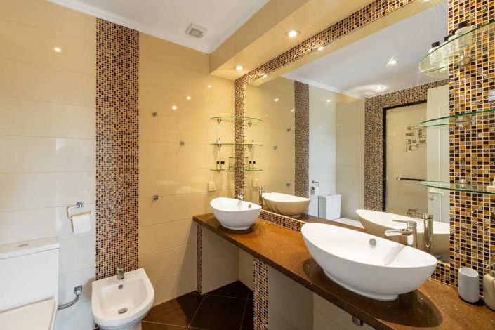 Image No.10-4 Bed House for sale