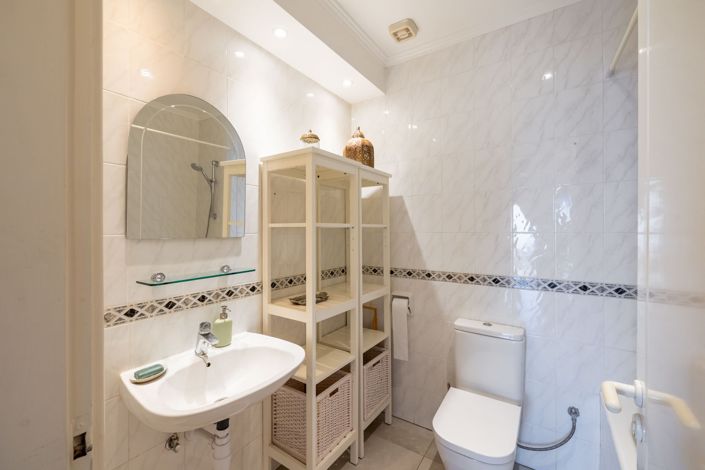 Image No.12-4 Bed House for sale