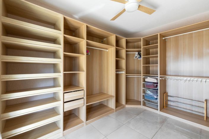 Image No.15-4 Bed House for sale