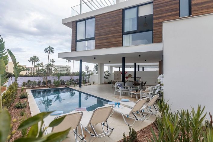 Image No.1-4 Bed House for sale
