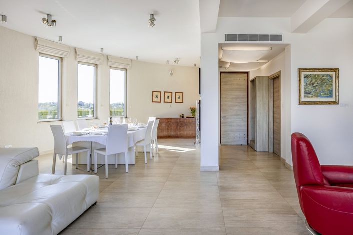 Image No.13-7 Bed House for sale