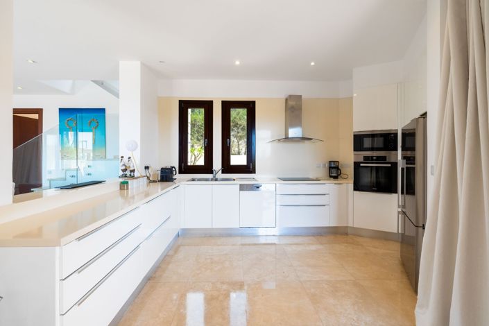 Image No.12-5 Bed House for sale