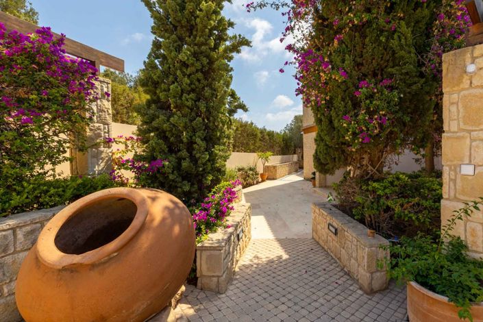 Image No.3-5 Bed House for sale