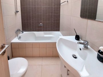 c9237d00-46ab-4303-8541-64aace16189c