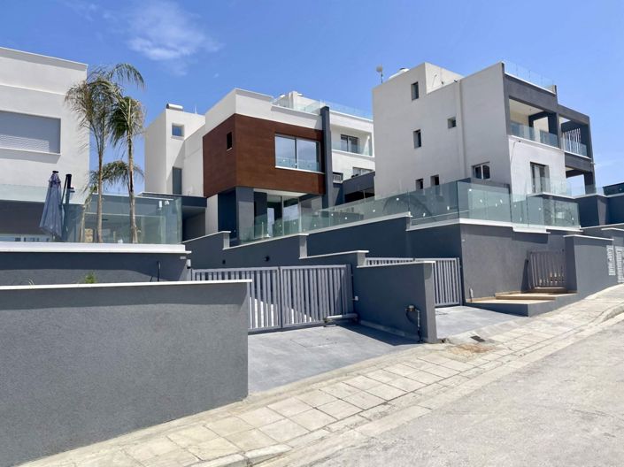 Image No.17-3 Bed House for sale