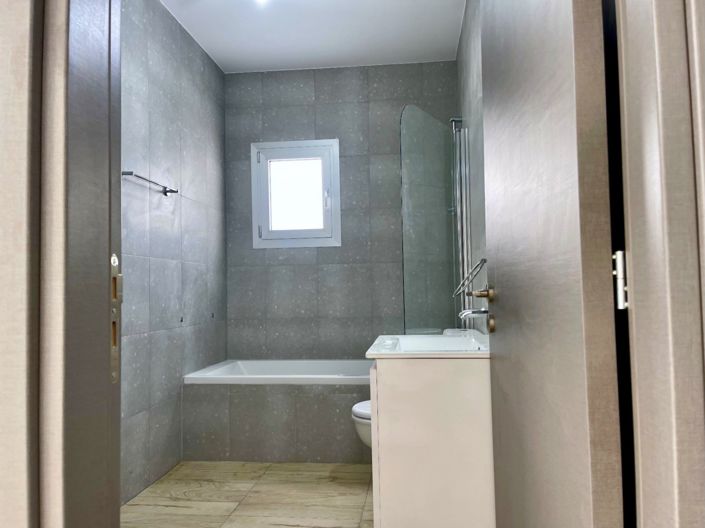 Image No.8-3 Bed House for sale