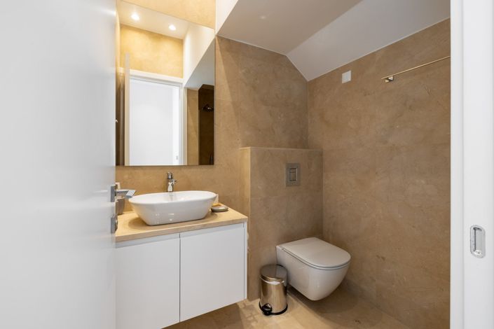 Image No.11-3 Bed House for sale