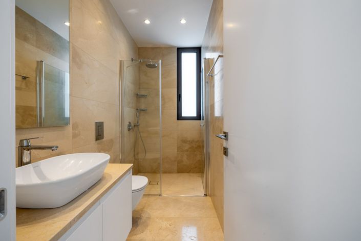 Image No.17-3 Bed House for sale