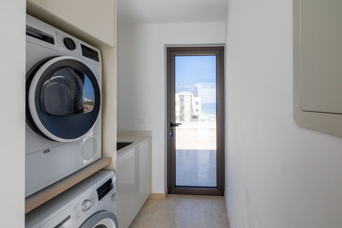 Image No.18-3 Bed House for sale