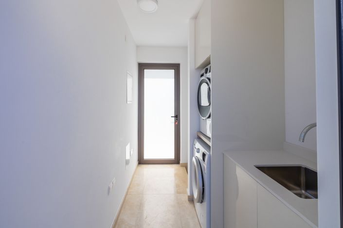 Image No.19-3 Bed House for sale