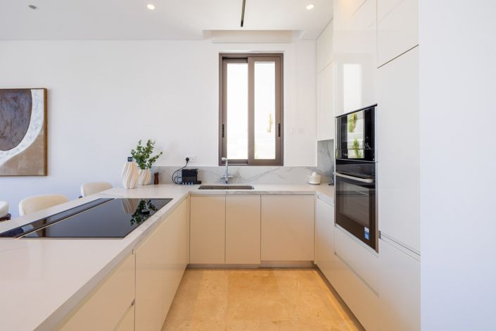 Image No.8-3 Bed House for sale