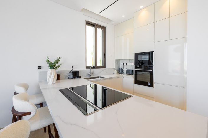 Image No.9-3 Bed House for sale