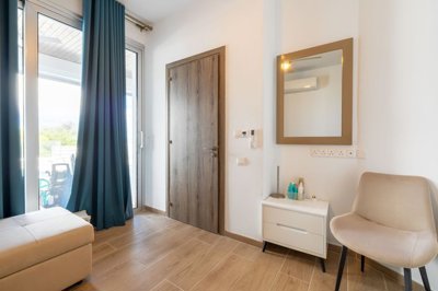 2c0f0337-9c39-4bf0-ad3b-fe83d4431060