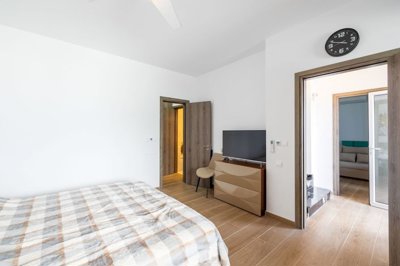 646c04a9-4e17-49c8-ad39-f1187d480e0f