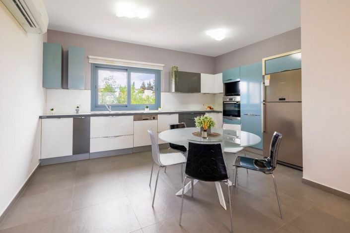 Image No.6-Appartement de 3 chambres à vendre à Mouttagiaka