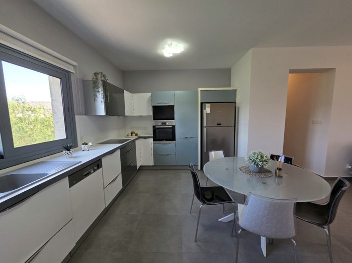 Image No.7-Appartement de 3 chambres à vendre à Mouttagiaka