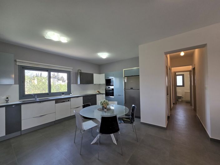 Image No.8-Appartement de 3 chambres à vendre à Mouttagiaka