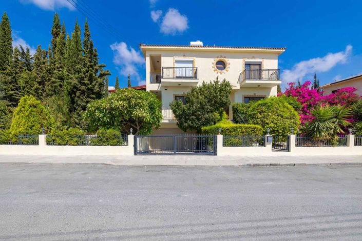 Image No.1-4 Bed House for sale