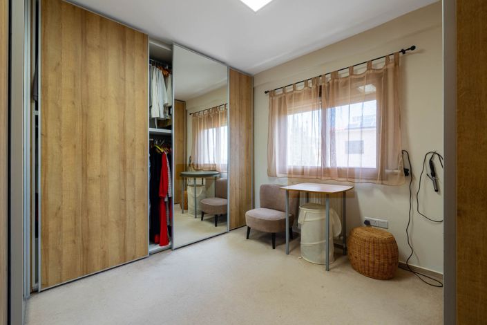 Image No.15-4 Bed House for sale