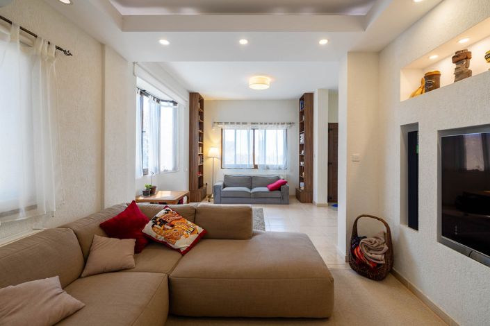 Image No.8-4 Bed House for sale