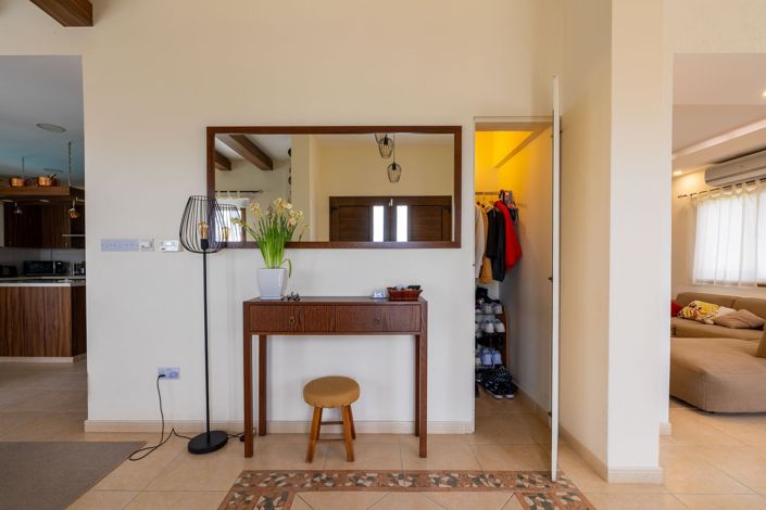 Image No.9-4 Bed House for sale