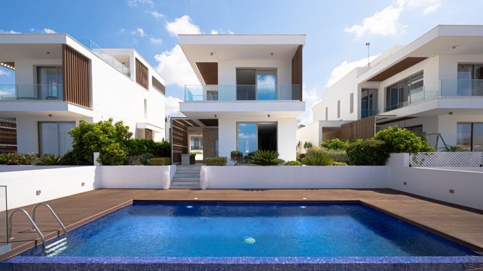 Image No.1-4 Bed House for sale