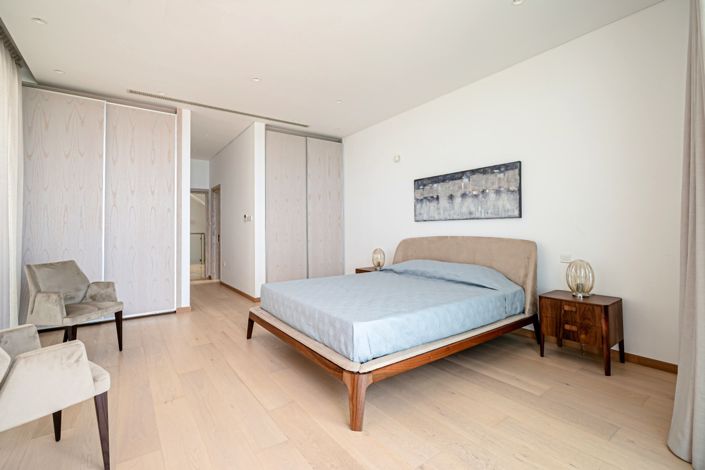 Image No.14-4 Bed House for sale