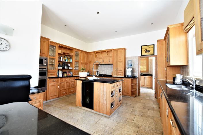 Image No.10-Maison de 6 chambres à vendre à Akoursos