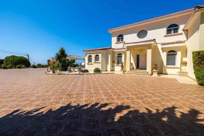 Image No.8-Maison de 6 chambres à vendre à Akoursos