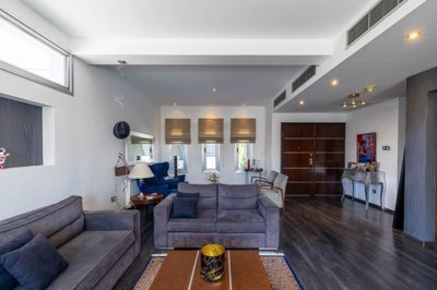 2ce94c0a-40bb-49f8-b174-01725256467d