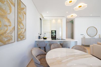 6c9474b6-f57b-4a54-a318-be474e298c8b