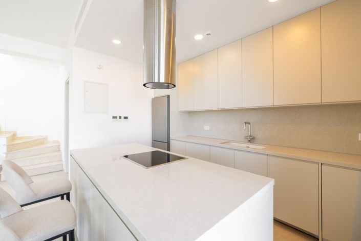 Image No.10-3 Bed House for sale