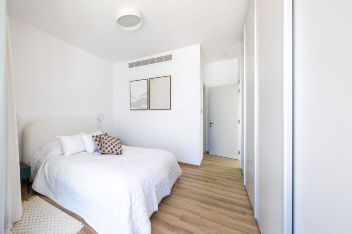 Image No.12-3 Bed House for sale