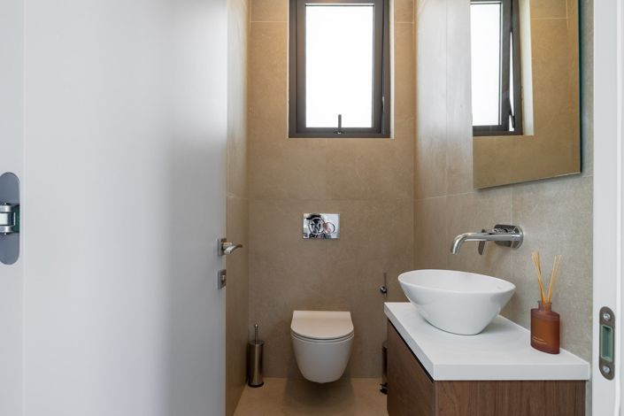 Image No.13-3 Bed House for sale