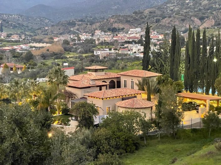 Image No.2-Maison de 7 chambres à vendre à Akrounta