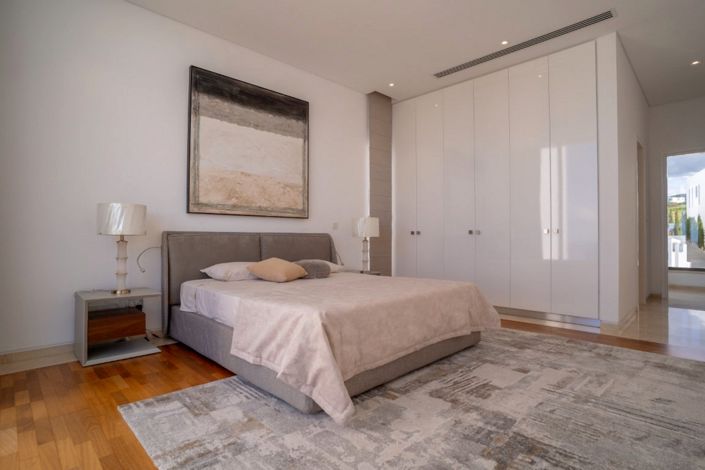 Image No.16-5 Bed House for sale