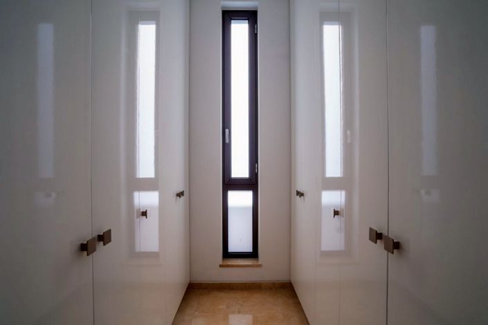 Image No.18-5 Bed House for sale