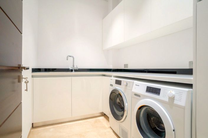 Image No.19-5 Bed House for sale