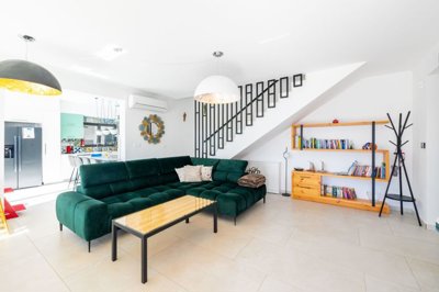 8092a993-292b-4a27-b85e-c1cf32b7991e