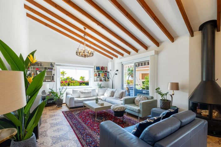 Image No.1-4 Bed House for sale