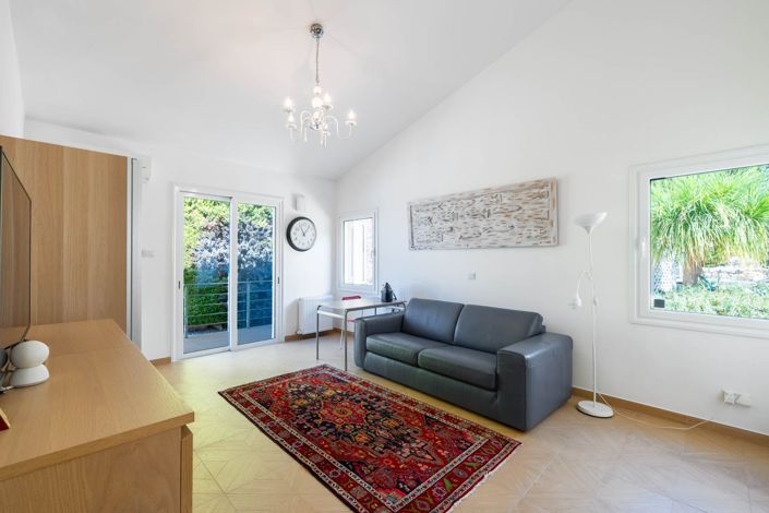 Image No.10-4 Bed House for sale