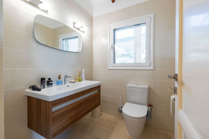 Image No.18-4 Bed House for sale