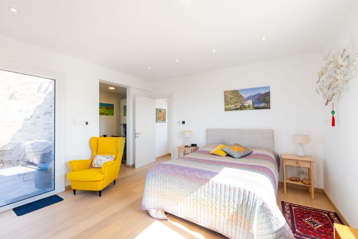 Image No.20-4 Bed House for sale