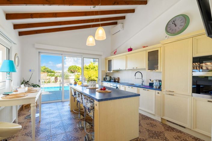 Image No.8-4 Bed House for sale