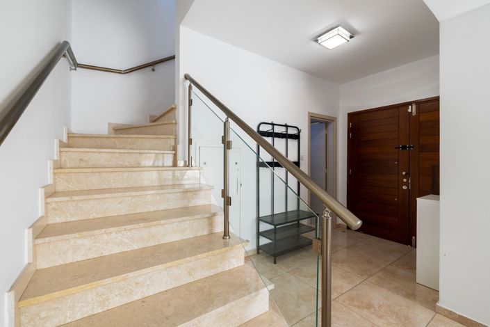 Image No.10-3 Bed House for sale