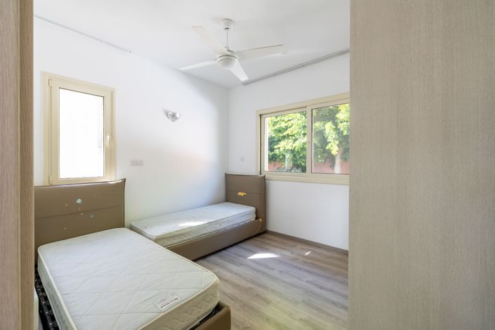 Image No.14-3 Bed House for sale