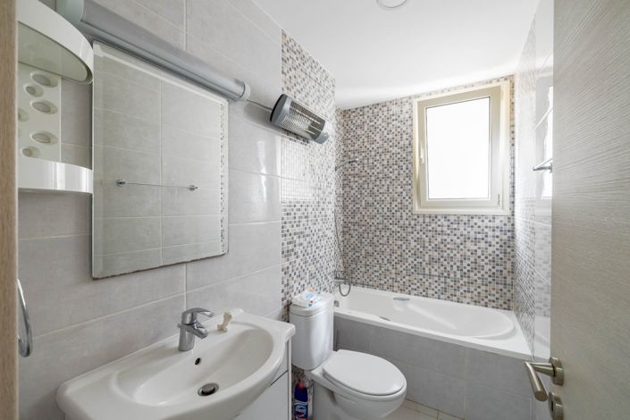 Image No.17-3 Bed House for sale