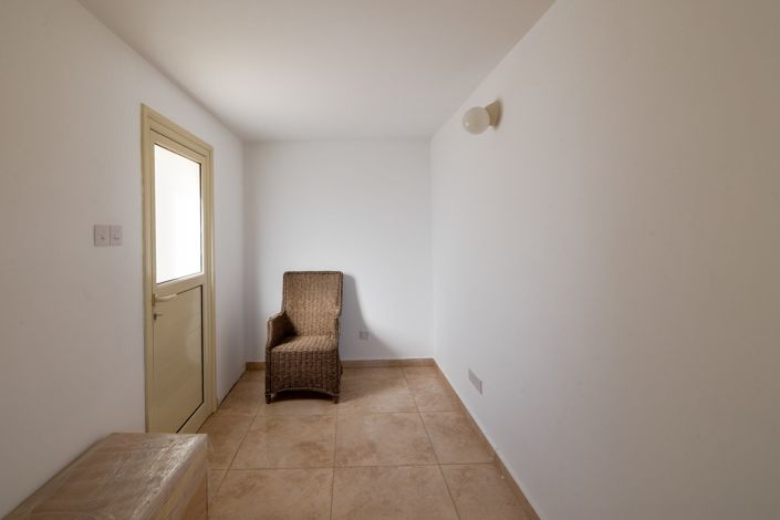 Image No.18-3 Bed House for sale