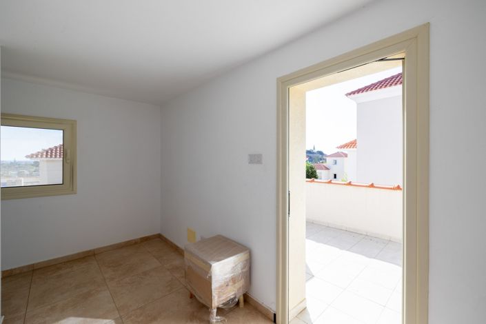 Image No.19-3 Bed House for sale